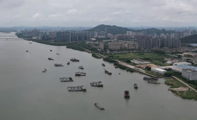 Working waterfront and urban development along Nansha’s shoreline